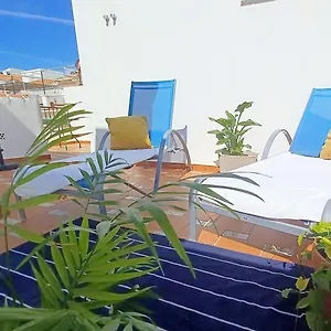 Tipica Casa En Con Patio Y Terraza Appartement